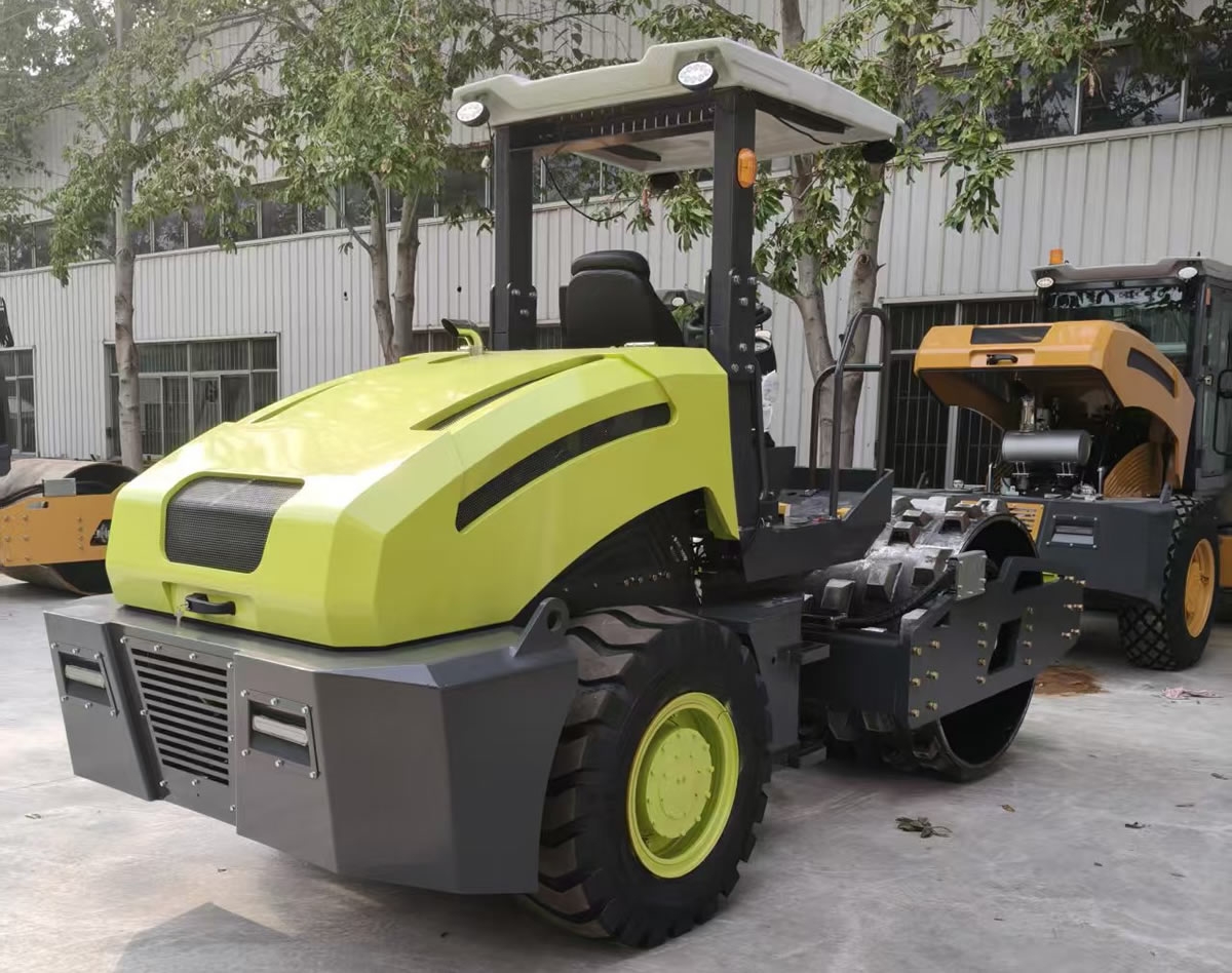 新款6噸座駕式前鋼輪后輪胎羊角碾壓路機(jī)BM6000S