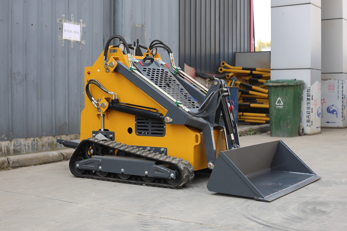 山東奔馬(SDBM)履帶式/輪胎式滑移裝載機(jī)BM380